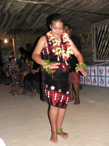 105- Danse locale interpretee par une niece de Tali 
